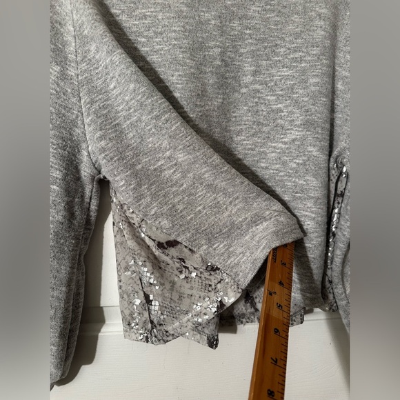 THML Blair Grey Knit Metallic Snake Print Size SMALL Lightweight Balloon Sleeves - Picture 7 of 11